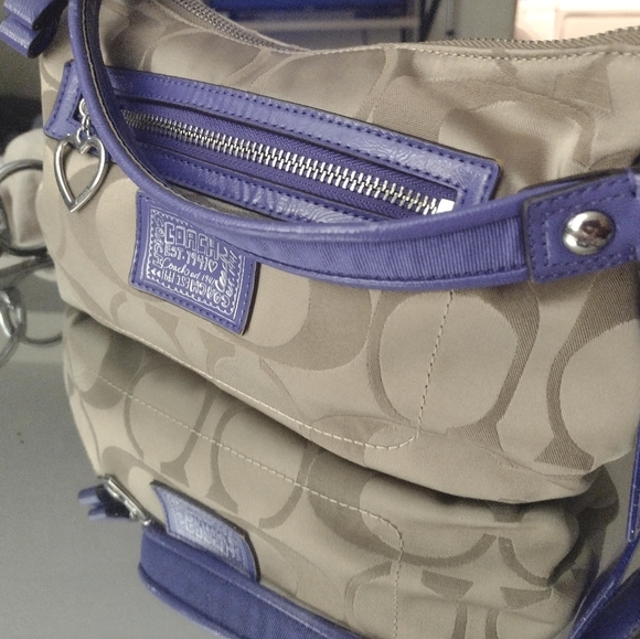 Mid size coach purse - Picture 4 of 4